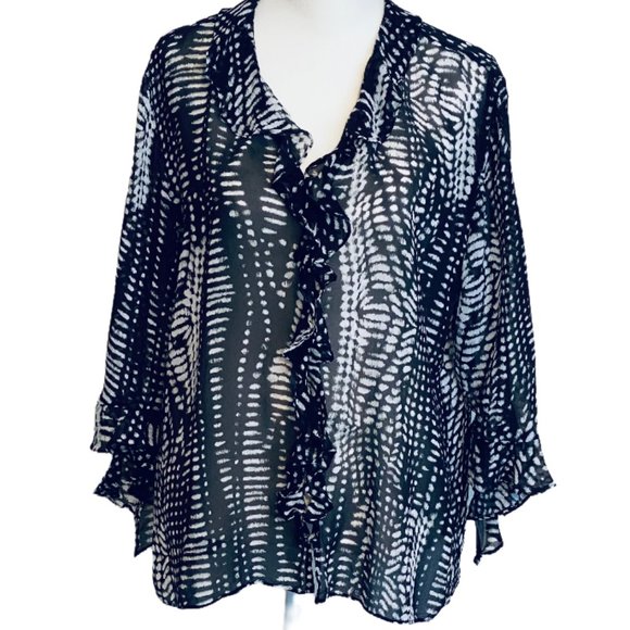 🌴 Chico’s Top - Size 2 - Picture 2 of 9